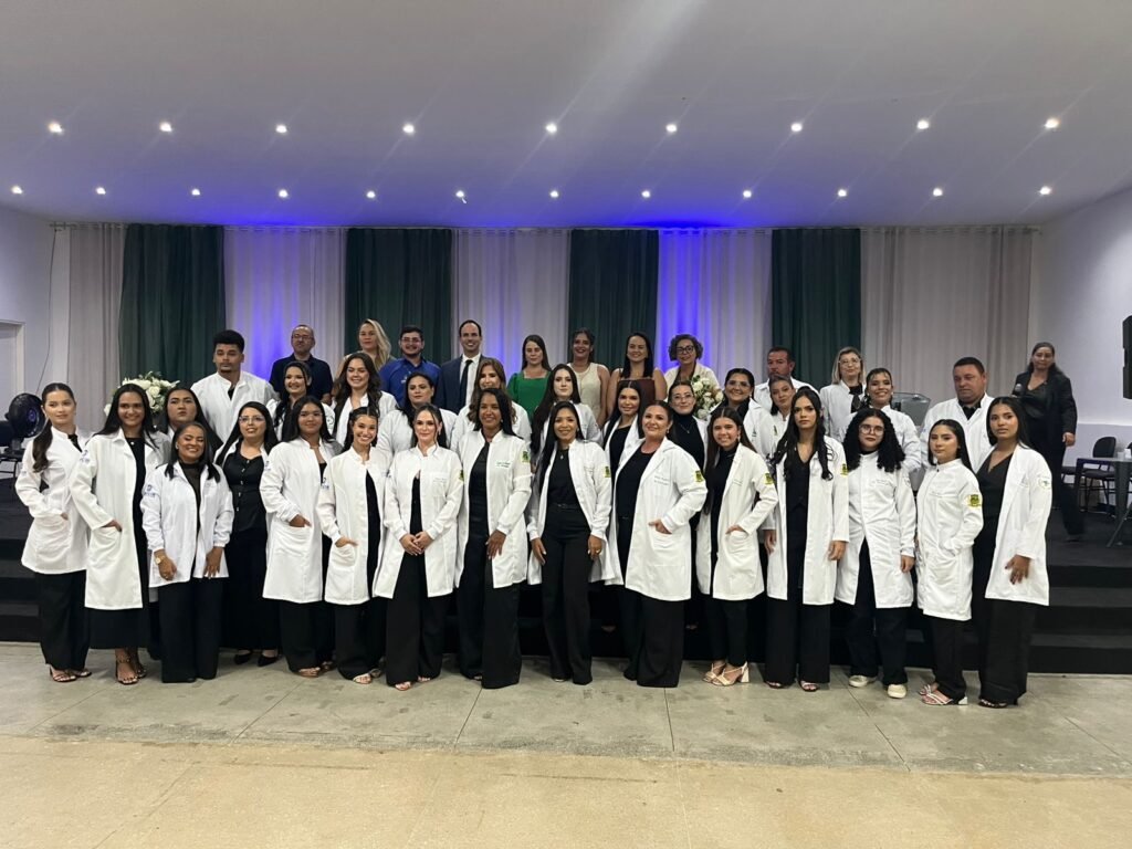 1ª Cerimônia do Jaleco do Curso Técnico em Enfermagem em Monteiro! 🩺✨